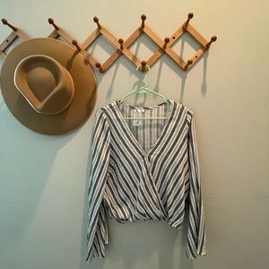 MOLLY GREEN Bell Sleeve Cropped blouse